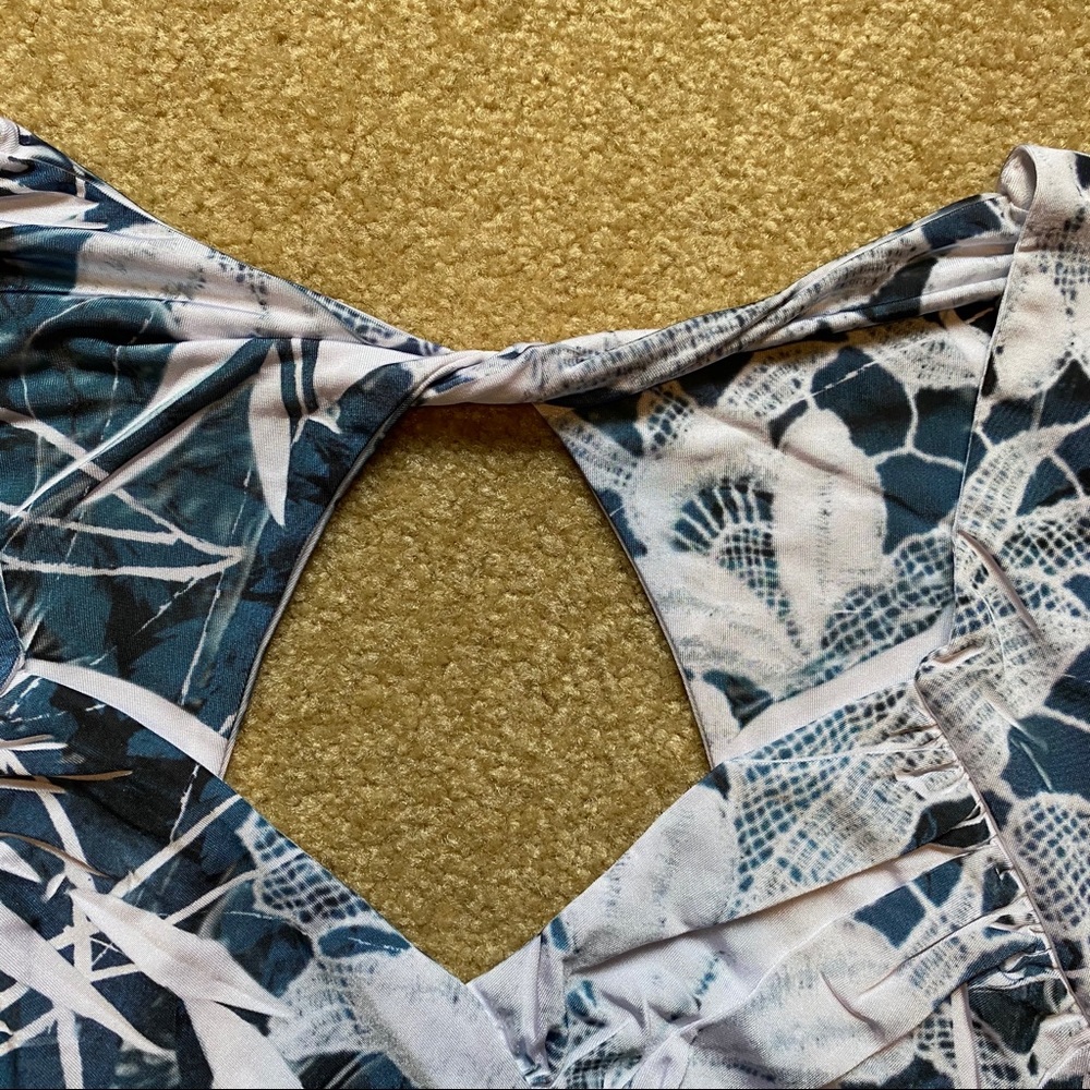 Patterned Wrap Top - Picture 6 of 11